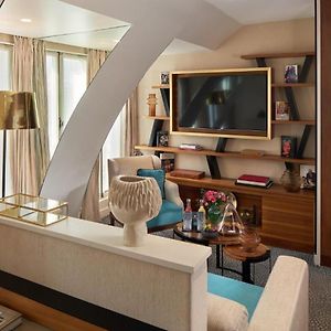 The Pont-Neuf Suite